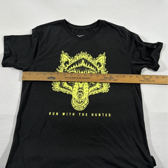 Nike Run With The Hunted Flaming Wolf M Dri-Fit T-Shirt Mens Atheltic Cut Sz S - Picture 7 of 13
